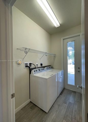 4920 Eucalyptus Dr 2, Hollywood, FL 33021