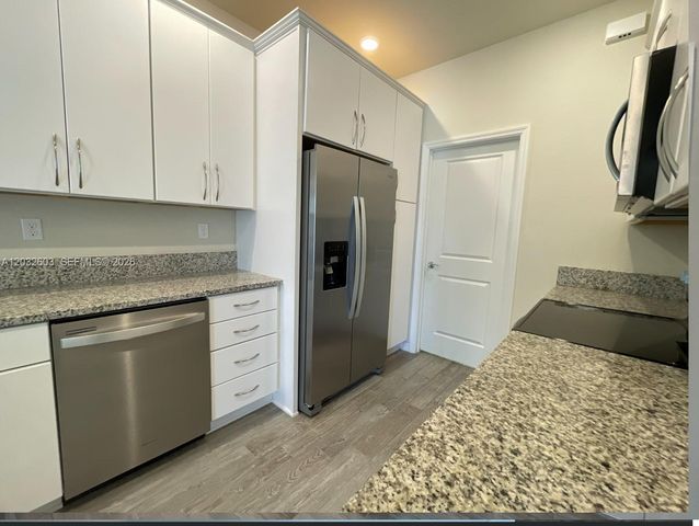 4920 Eucalyptus Dr 2, Hollywood, FL 33021