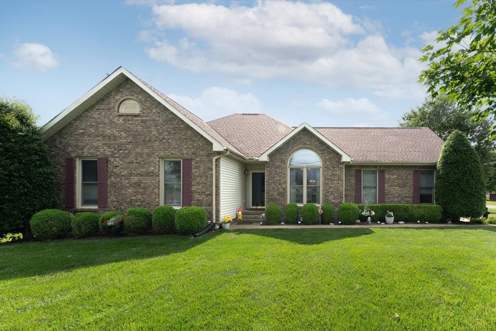 600 Fallbrook Ln, Clarksville, TN 37040