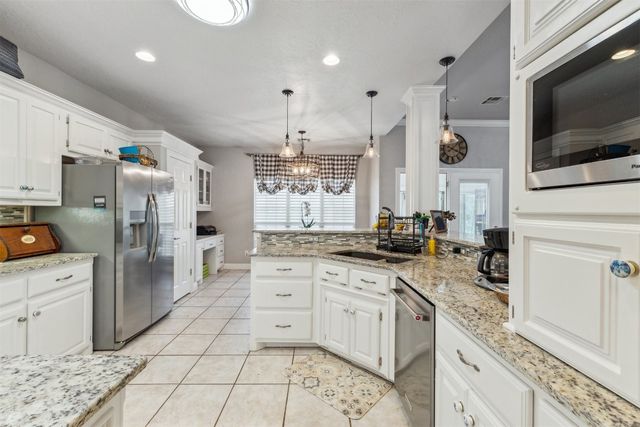 2400 Stonebridge Drive, Norman, OK 73071