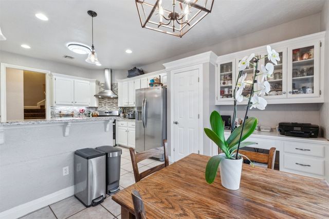 2400 Stonebridge Drive, Norman, OK 73071