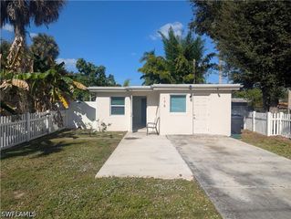 178 Evergreen RD, North Fort Myers, FL 33903