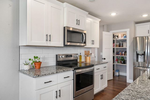 916 W Charlotte Court, Republic, MO 65738