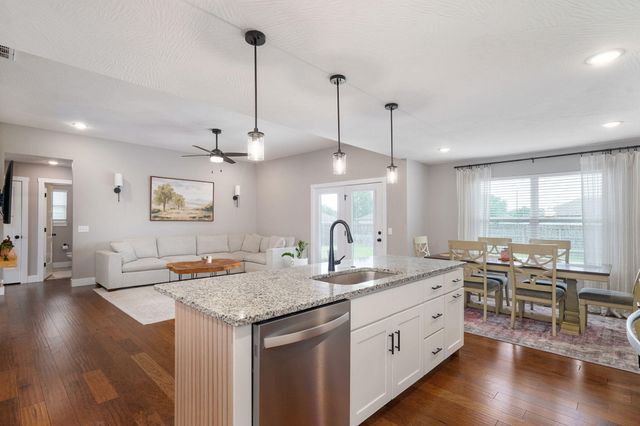 916 W Charlotte Court, Republic, MO 65738
