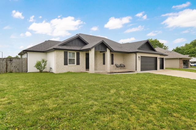 916 W Charlotte Court, Republic, MO 65738