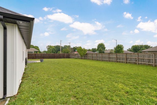 916 W Charlotte Court, Republic, MO 65738
