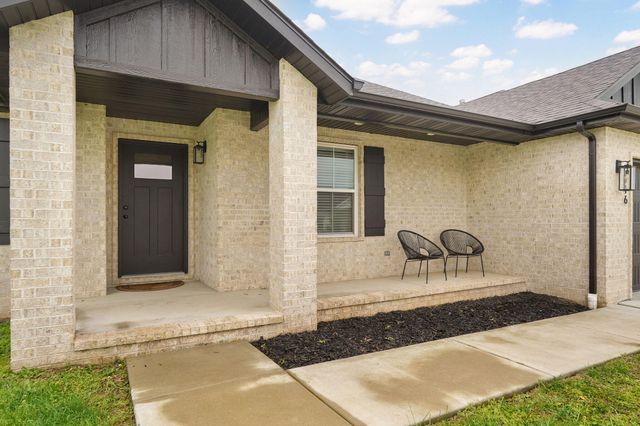 916 W Charlotte Court, Republic, MO 65738