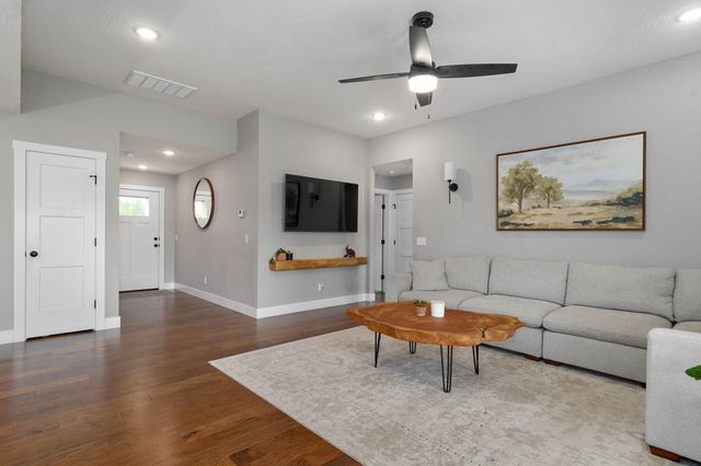 916 W Charlotte Court, Republic, MO 65738