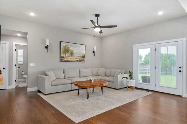 916 W Charlotte Court, Republic, MO 65738