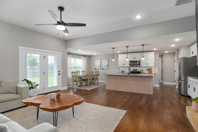 916 W Charlotte Court, Republic, MO 65738