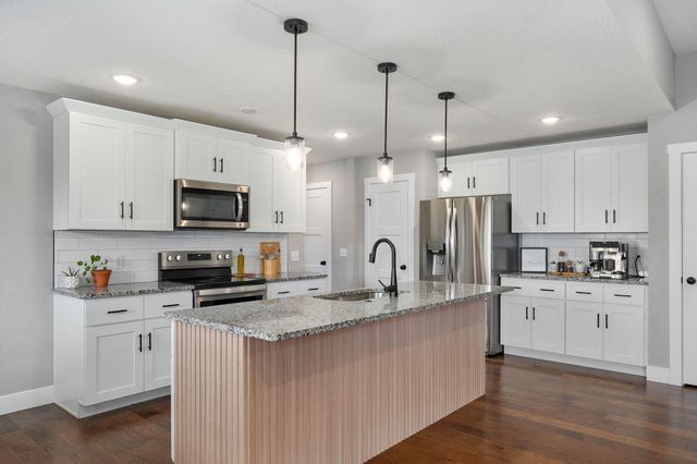 916 W Charlotte Court, Republic, MO 65738