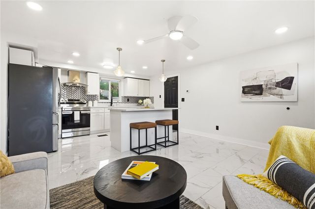 512 Westinghouse Ave, N Versailles, PA 15137