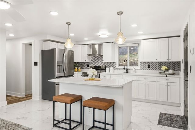 512 Westinghouse Ave, N Versailles, PA 15137