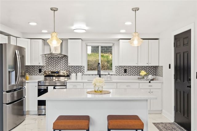 512 Westinghouse Ave, N Versailles, PA 15137