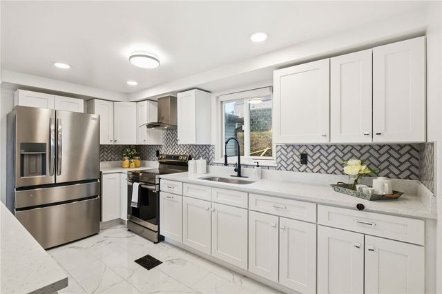 512 Westinghouse Ave, N Versailles, PA 15137