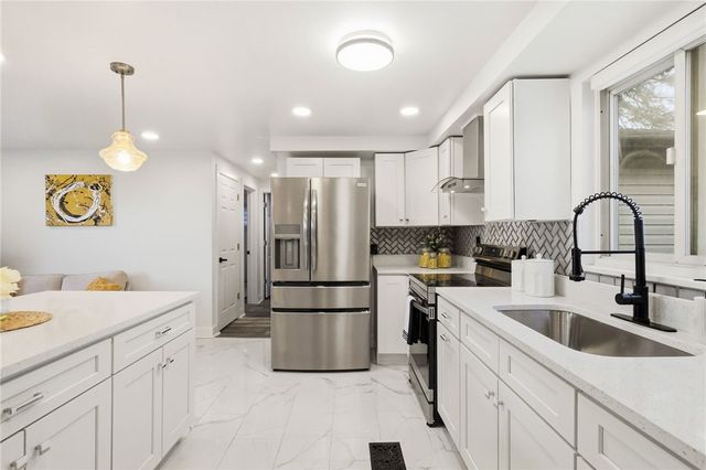 512 Westinghouse Ave, N Versailles, PA 15137