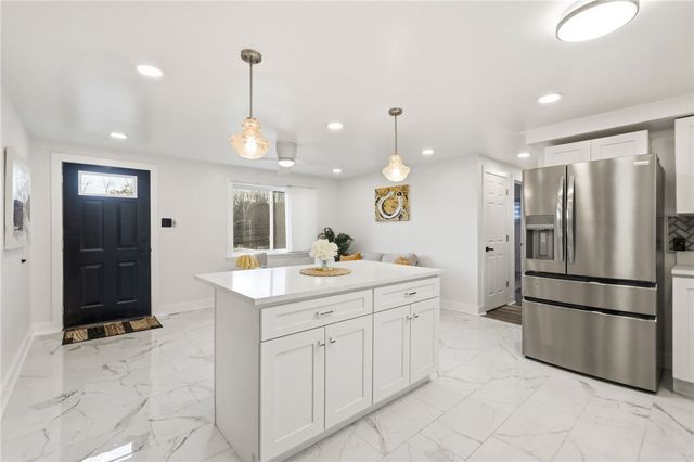 512 Westinghouse Ave, N Versailles, PA 15137