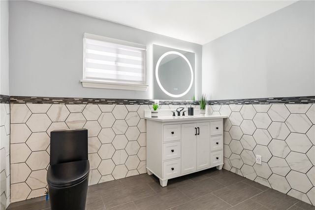 512 Westinghouse Ave, N Versailles, PA 15137