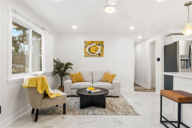 512 Westinghouse Ave, N Versailles, PA 15137