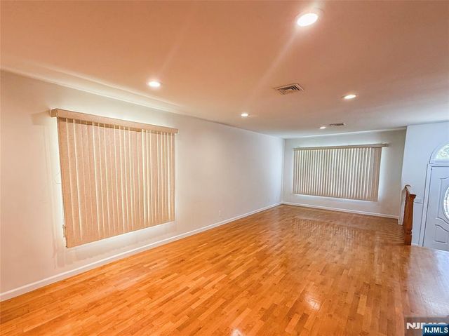 209 5th B, Palisades Park, NJ 07650