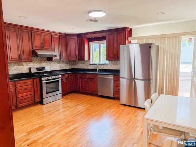 209 5th B, Palisades Park, NJ 07650