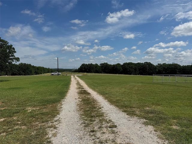 125B Rolling Bend Road, Alvord, TX 76225