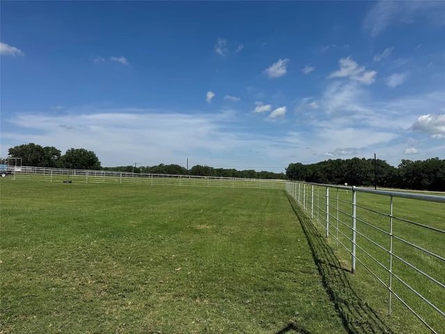 125B Rolling Bend Road, Alvord, TX 76225
