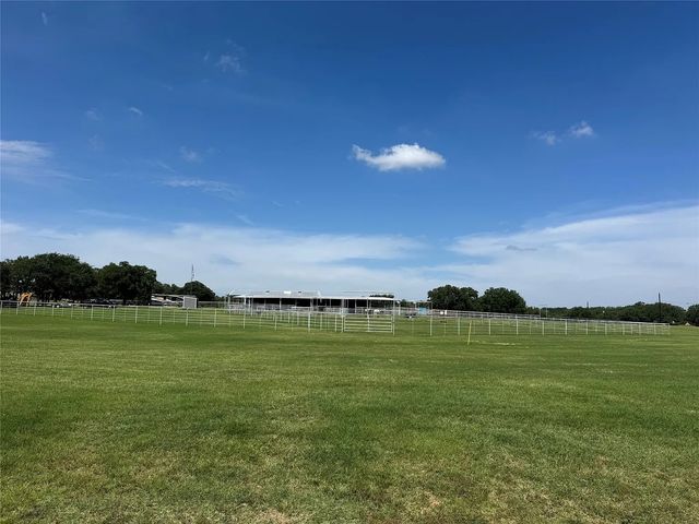 125B Rolling Bend Road, Alvord, TX 76225