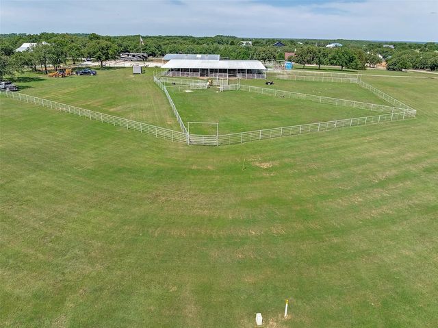 125B Rolling Bend Road, Alvord, TX 76225
