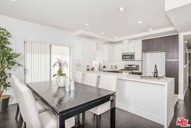 1945 Overland Avenue 202, Los Angeles, CA 90025