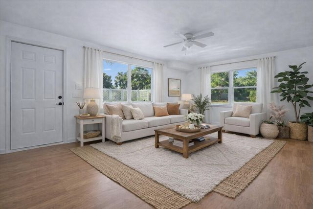 1945 Stratford Way, West Palm Beach, FL 33409