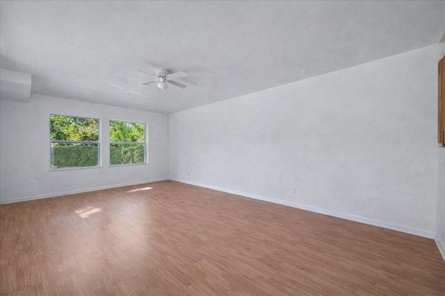 1945 Stratford Way, West Palm Beach, FL 33409