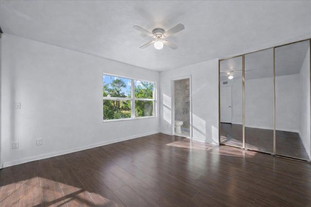 1945 Stratford Way, West Palm Beach, FL 33409