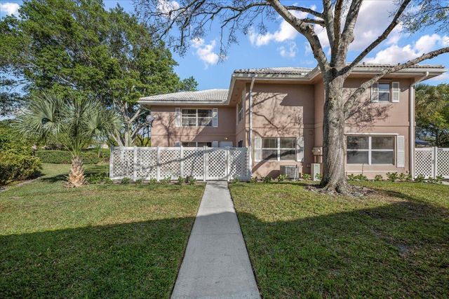 1945 Stratford Way, West Palm Beach, FL 33409