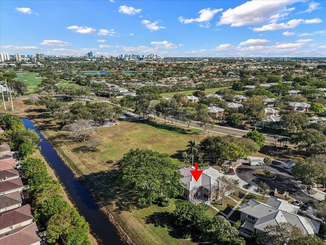 1945 Stratford Way, West Palm Beach, FL 33409