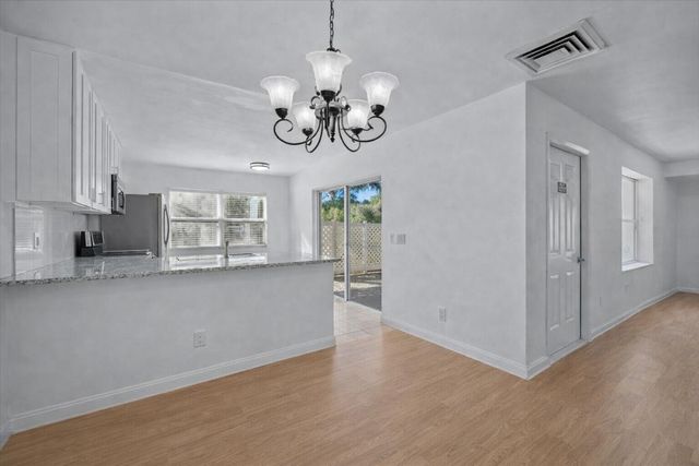 1945 Stratford Way, West Palm Beach, FL 33409