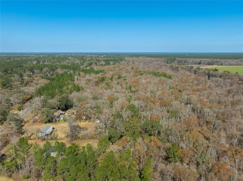 Image 5 of property listing at FOURACRE CIRCLE, Callahan, FL 32011