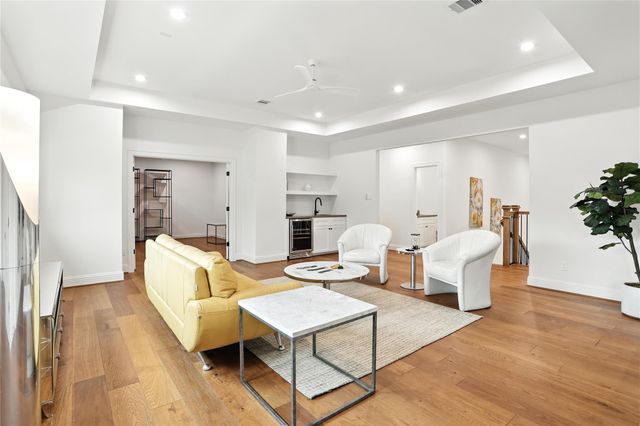 4951 Glenmeadow Drive, Houston, TX 77096