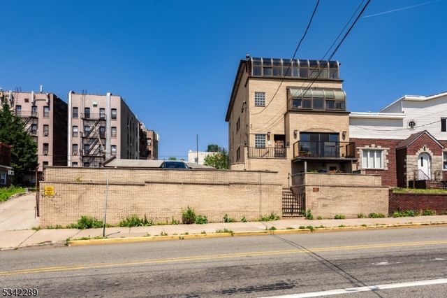 344 Paterson Plank Rd 1, Jersey City, NJ 07307