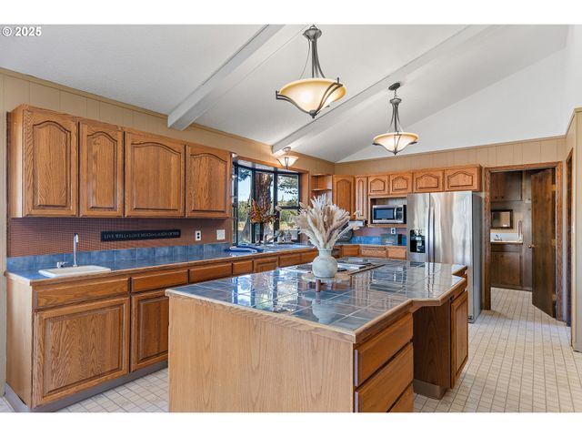 4667 ST PAUL Hwy Ne, St Paul, OR 97137