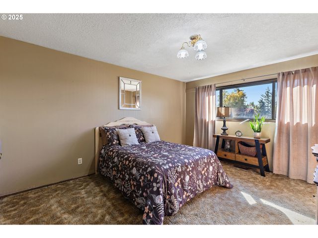 4667 ST PAUL Hwy Ne, St Paul, OR 97137