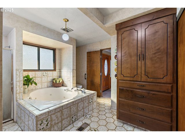 4667 ST PAUL Hwy Ne, St Paul, OR 97137