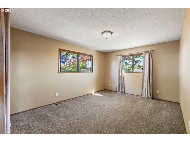 4667 ST PAUL Hwy Ne, St Paul, OR 97137