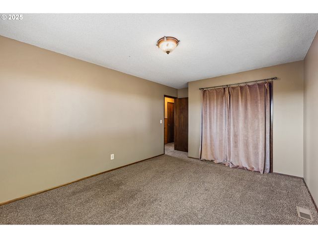 4667 ST PAUL Hwy Ne, St Paul, OR 97137