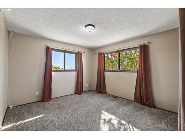 4667 ST PAUL Hwy Ne, St Paul, OR 97137