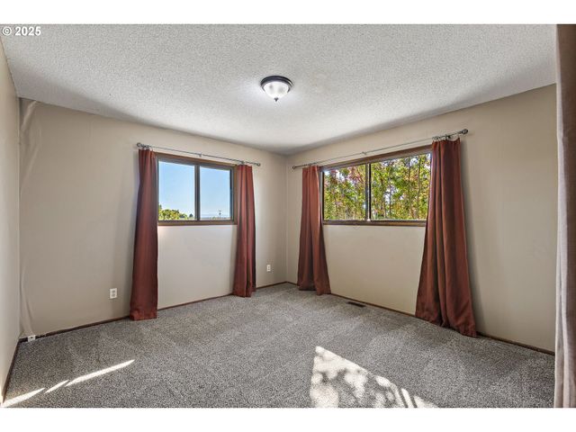 4667 ST PAUL Hwy Ne, St Paul, OR 97137