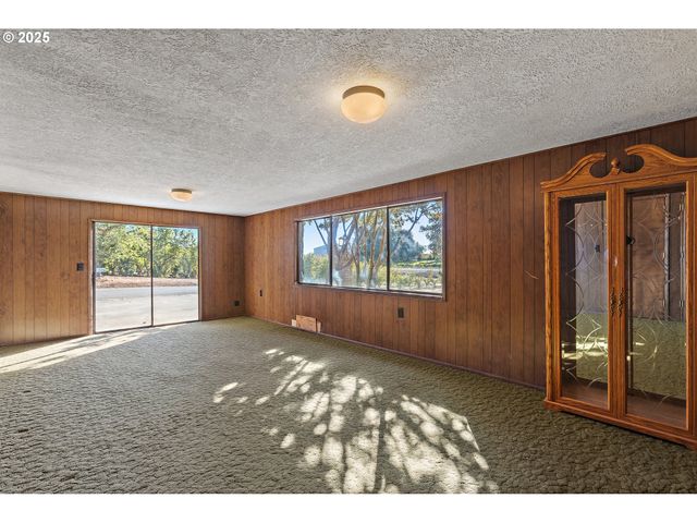 4667 ST PAUL Hwy Ne, St Paul, OR 97137