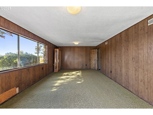 4667 ST PAUL Hwy Ne, St Paul, OR 97137