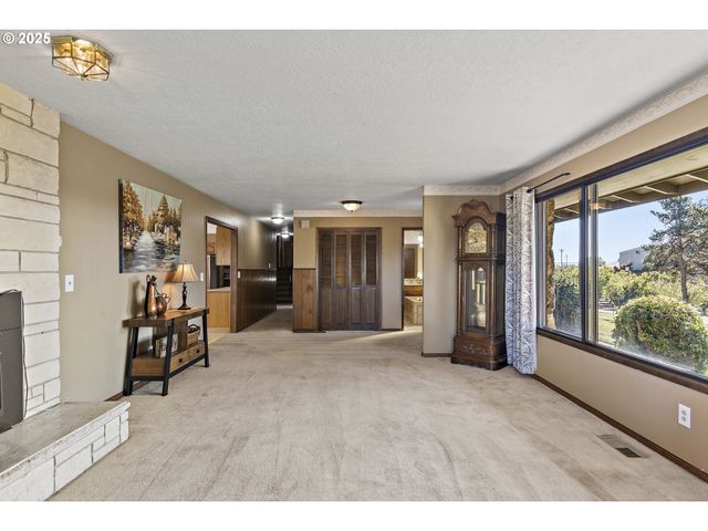 4667 ST PAUL Hwy Ne, St Paul, OR 97137