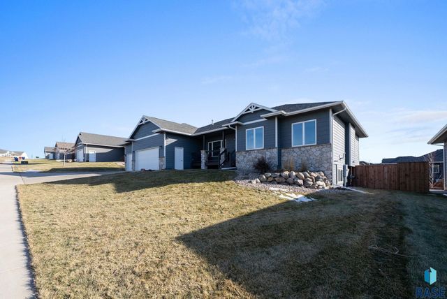 8209 E Willow Leaf St Street, Sioux Falls, SD 57110